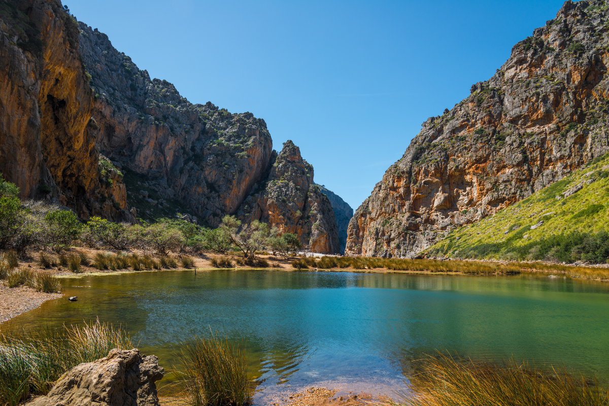 Serra de Tramuntana pakrantė, Maljorka – dramatiški klifai ir skaidrus vanduo, vaizdas iš laivo