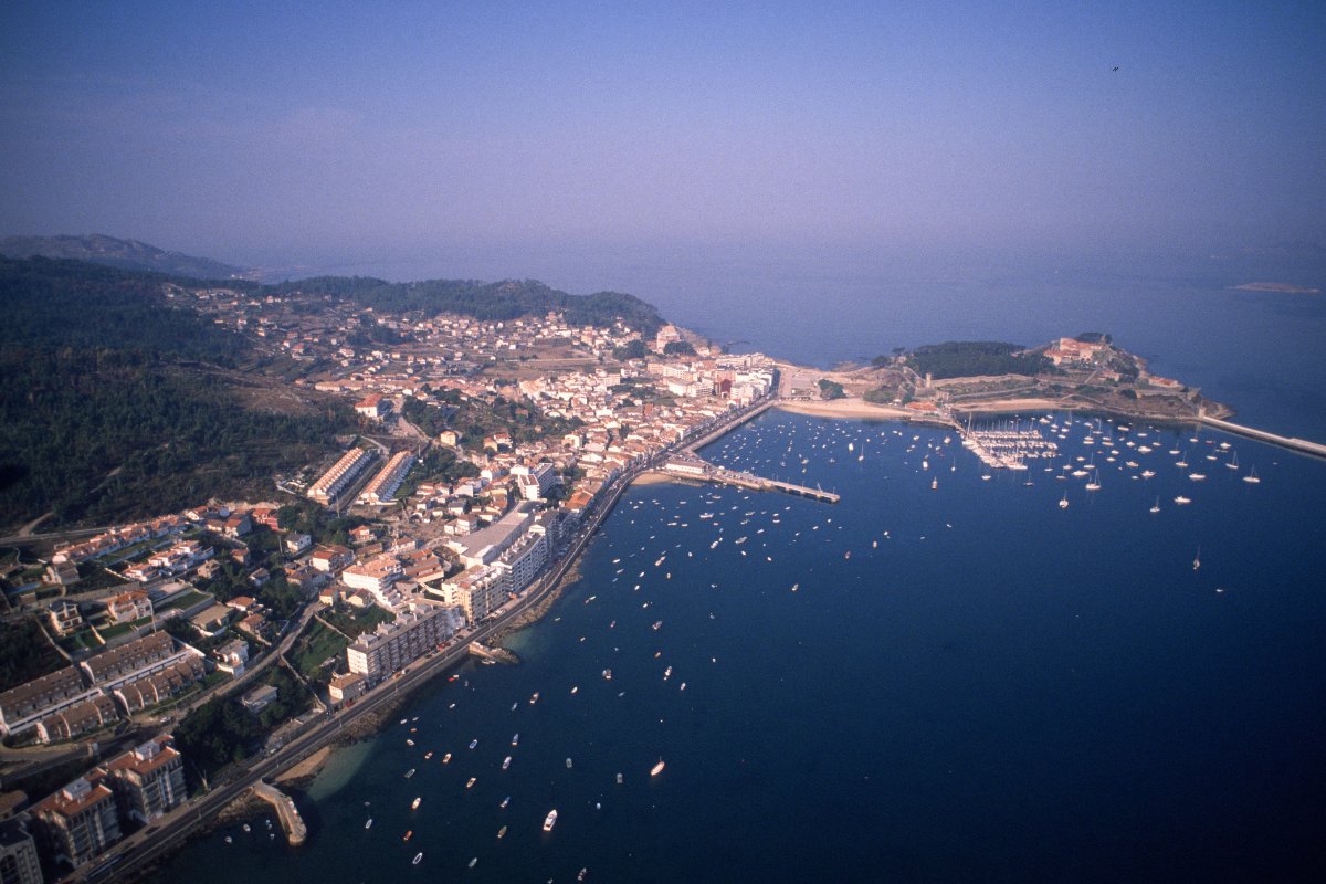 Baiona, Galicija – istorinis miestelis ir jachtų uostas Rías Baixas pakrantėje