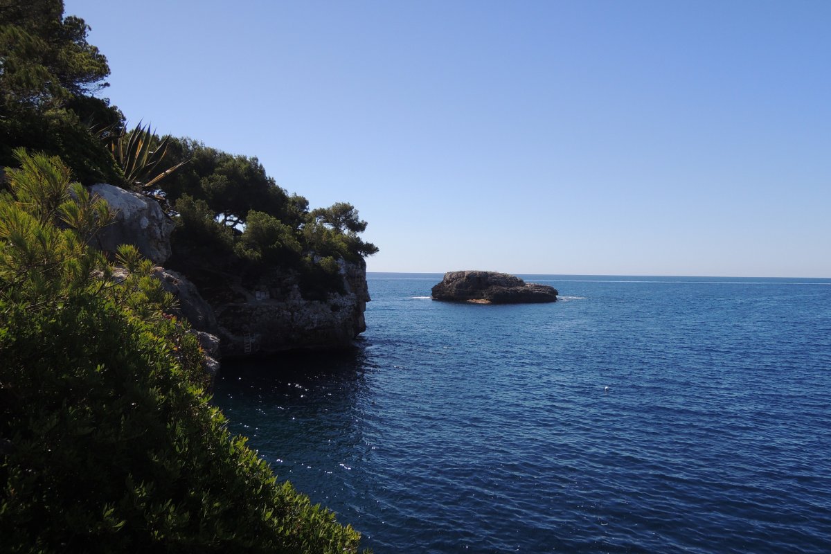 Cala d'Or, Maljorka – stilingas pietryčių uostas, jachtos prieplaukoje, balti nameliai