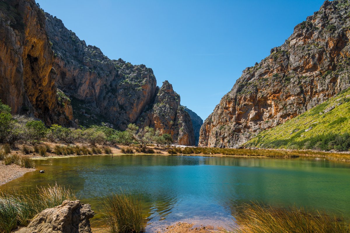 Serra de Tramuntana pakrantė, Maljorka – dramatiški klifai ir skaidrus vanduo, vaizdas iš laivo